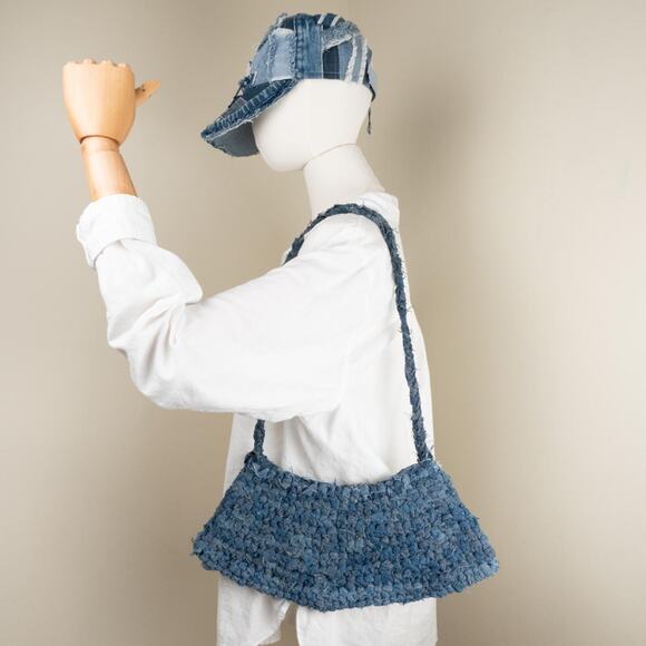Upcycled denim crochet bag - Picture 4 of 6